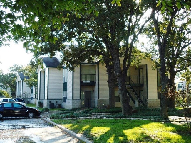 Building Photo - West University Gardens
