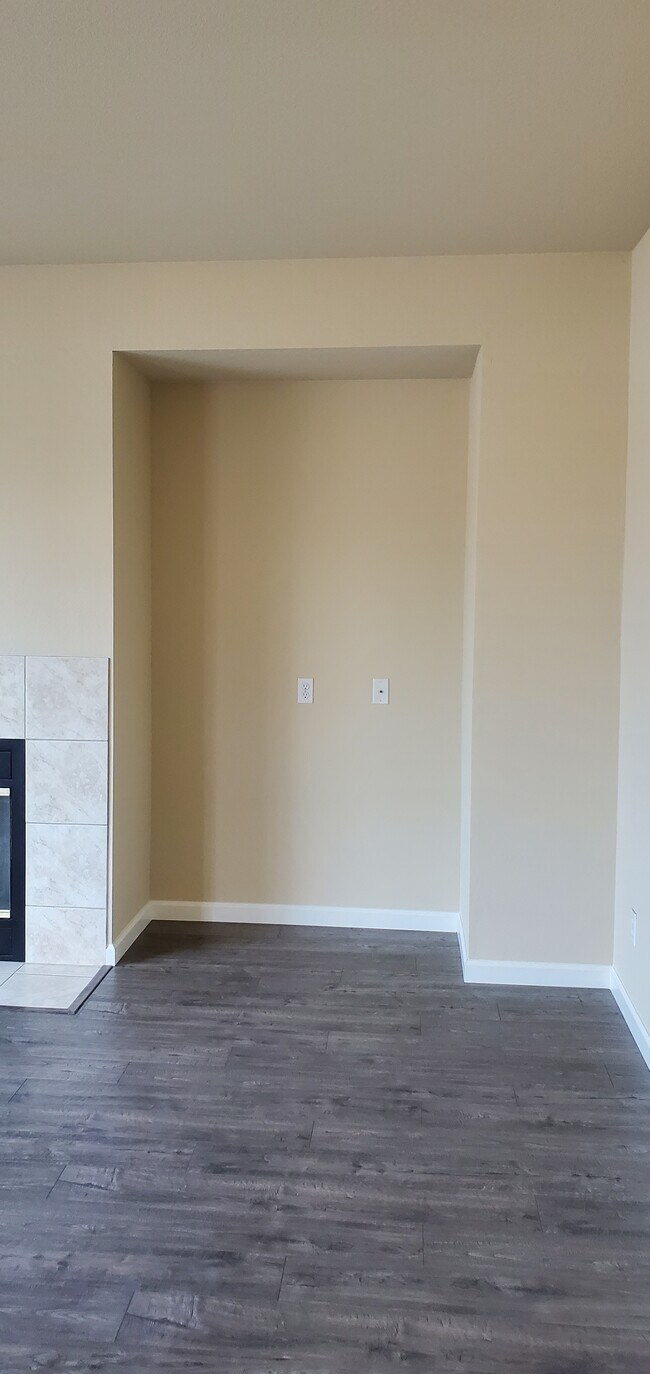 Building Photo - 173 Travertine Ave