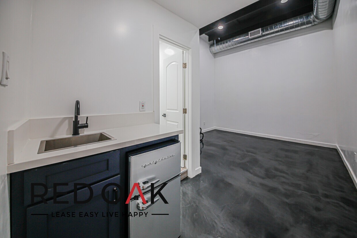 Foto del edificio - Amazing Studio Loft with a Work/Study Spac...