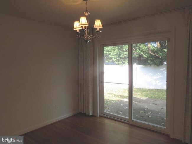 Foto del edificio - 6315 Carnegie Dr