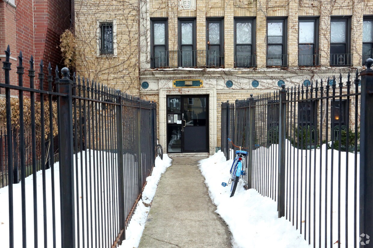 Foto del edificio - 4736 N Malden St