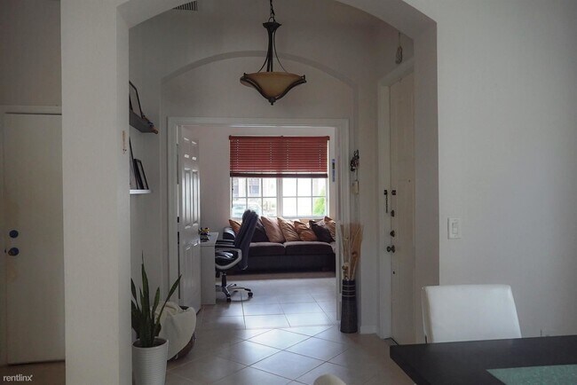 Foto del edificio - 4 br, 3 bath Townhome - 4253 SW 124th Ter