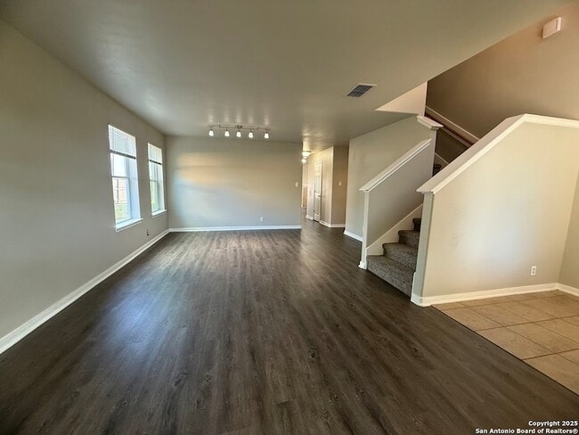 Building Photo - 570 Roadrunner Ave