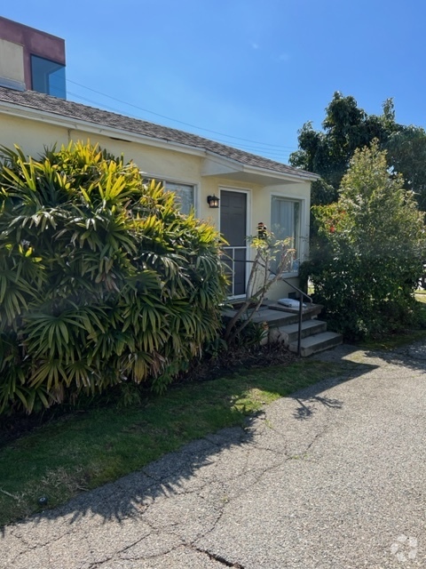 Building Photo - 2048 Colby Ave