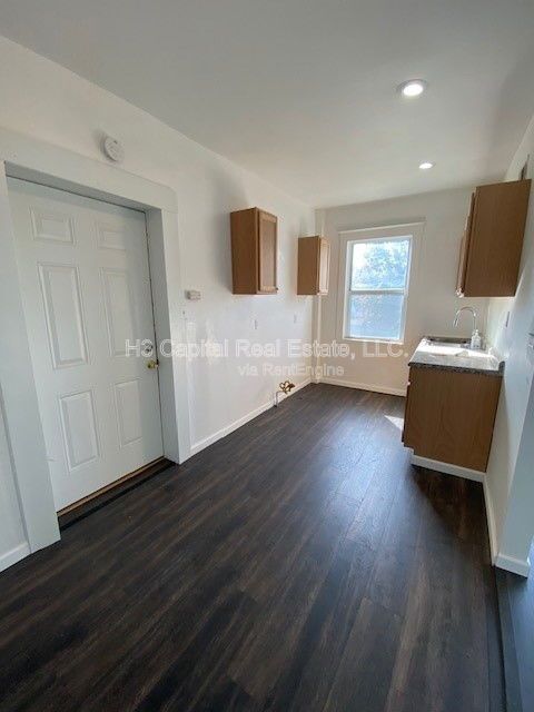 Foto del edificio - 2458 Benton St