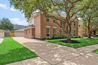 Building Photo - 22007 Crossbrook Dr