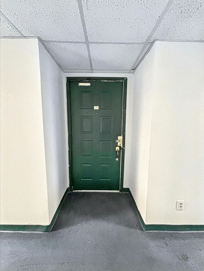Building Photo - Lovely 2-Bedroom Condo with Modern Comfort...