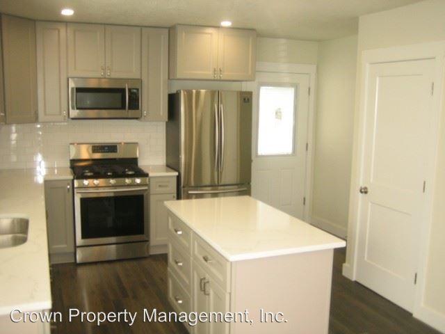 Building Photo - 2 br, 1 bath House - 1065 Garnet St NE