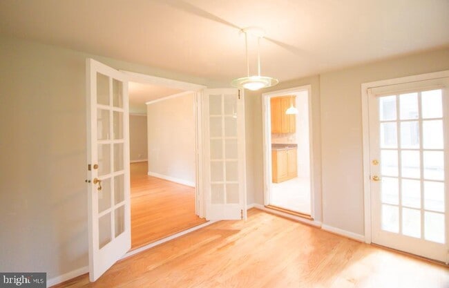 Building Photo - 5526 Warwick Pl