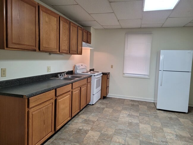 Building Photo - 123 E Burd St