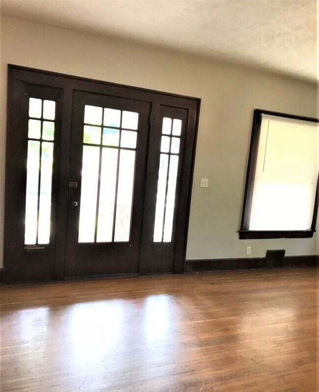 Foto del edificio - 4 bedroom/2 baths house
