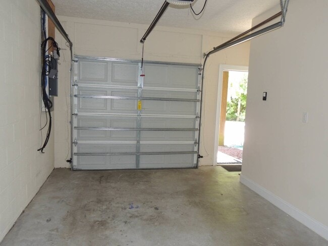 Building Photo - Beautiful Townhome in Tucker Creek