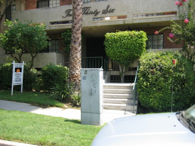 Primary Photo - 420 E Magnolia Blvd