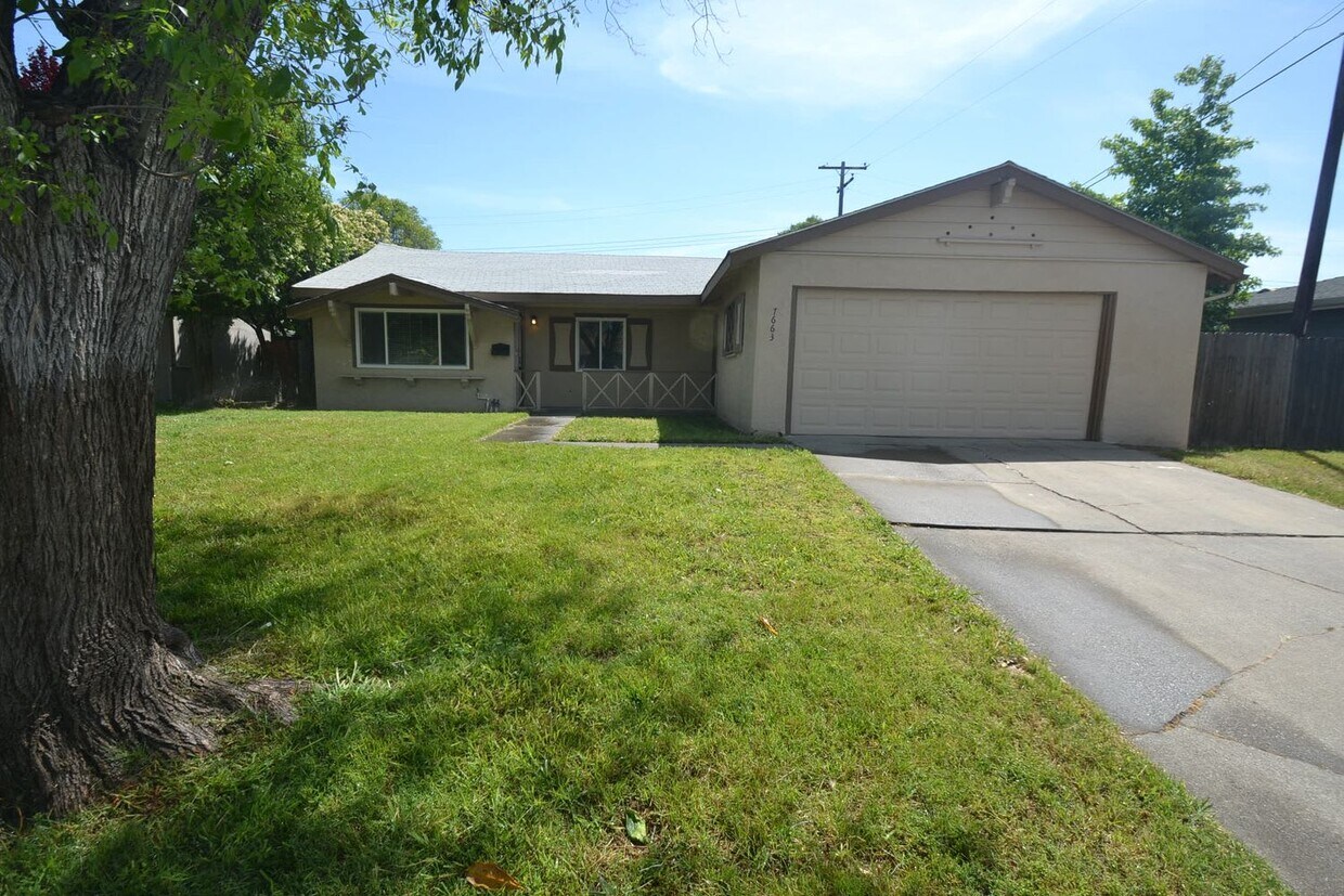 Foto principal - 7663 Manorside Dr