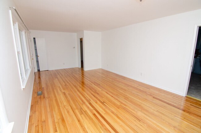 Foto del edificio - 4812 Bethesda Rd