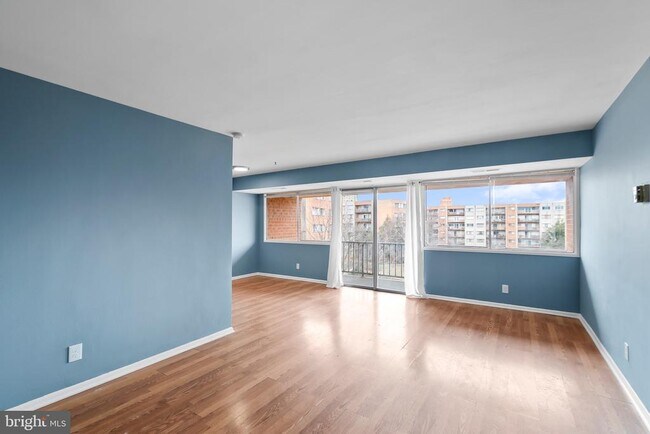 Foto del edificio - 5801 Quantrell Ave