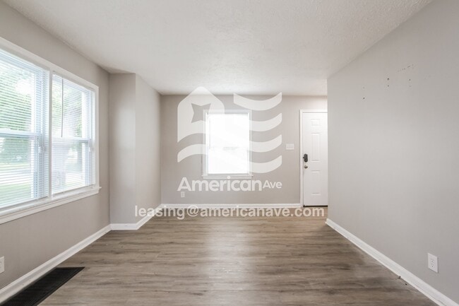 Building Photo - 1947 Glenridge Dr