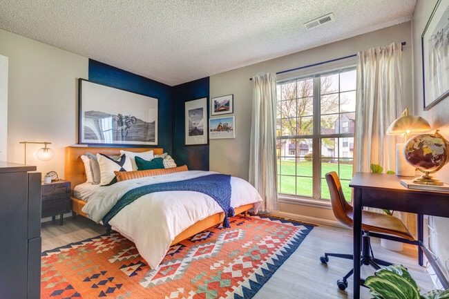 Apartamentos Riverbend — foto de la comunidad - Riverbend