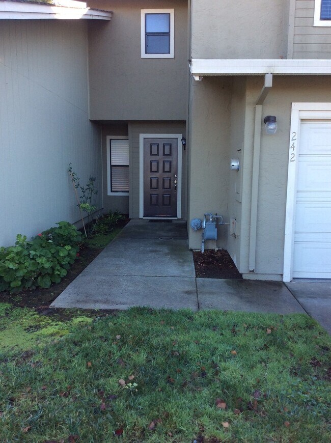 Foto del edificio - Welcome to your newly remodeled townhome!