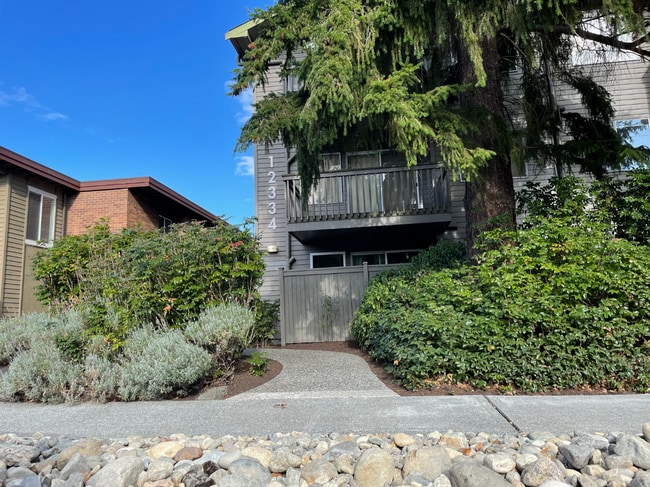 Building Photo - 12334 33rd Ave NE