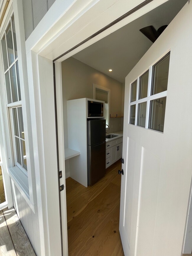 Building Photo - 907 Ashley Ave