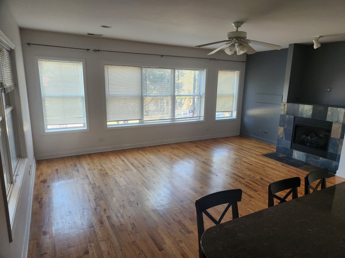 Living Room - 2453 W Harrison St