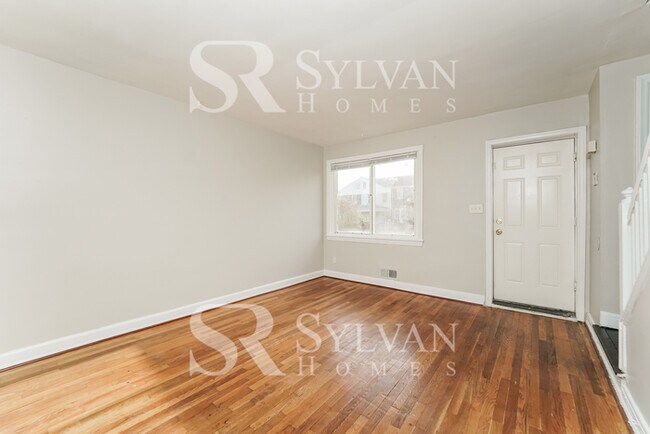 Foto del edificio - The living is easy in this 3 bedroom, 1.5 bathroom townhome