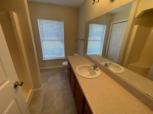 Foto del edificio - 3 Bed/2 Bath SFH in Silver Spring Shores! AVAILABLE NOW!