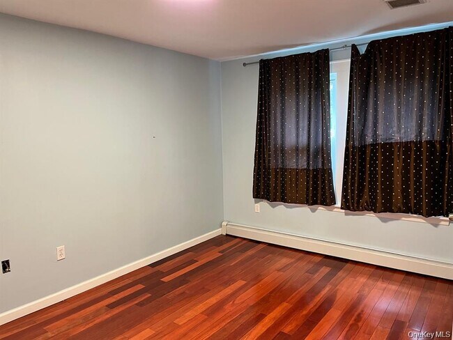 Foto del edificio - 21 Nassau Rd