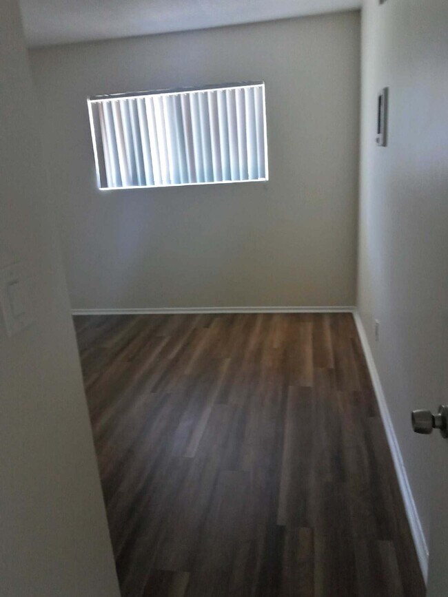 Foto del edificio - 132 E Hazel St