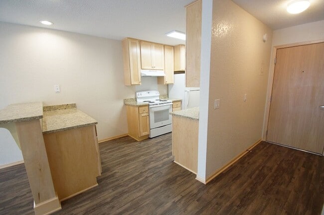 Building Photo - 1260 Larpenteur Ave W