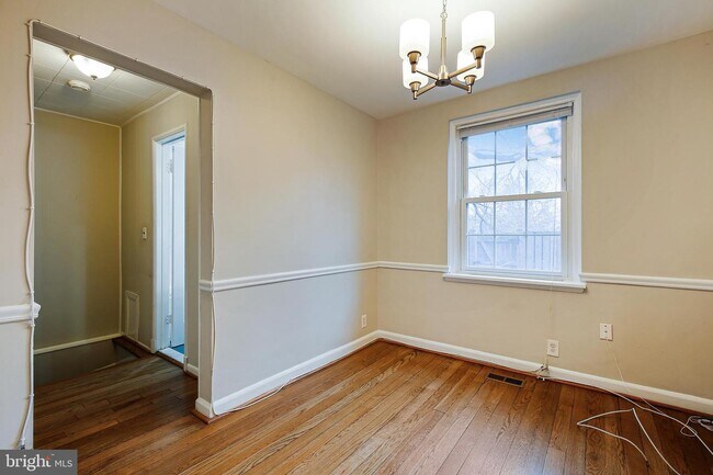 Building Photo - 3251 S Stafford St