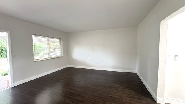 Building Photo - Biscayne Park Duplex