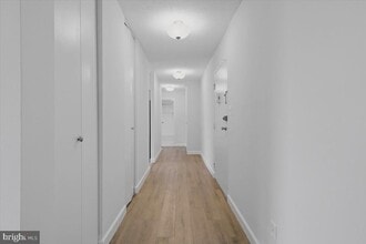 Building Photo - 1301 S Arlington Ridge Rd