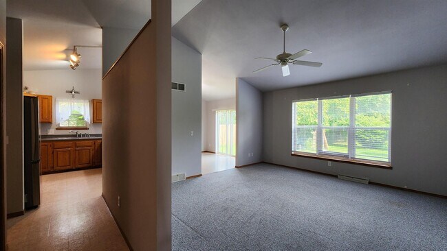 Foto del edificio - 5153 Oak Valley Dr