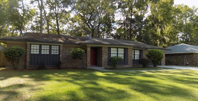 Building Photo - **Available Now** This Newly remodeled 3  ...