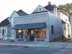 Building Photo - 118 Mitton St S