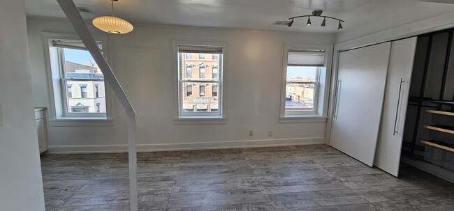 Building Photo - 203 Washington St