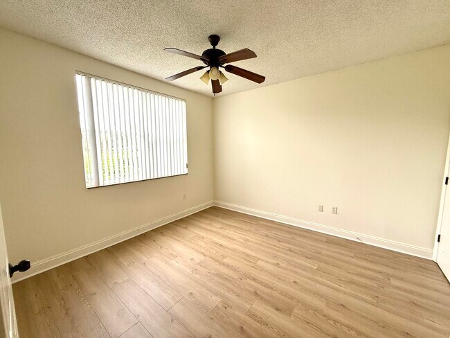 Foto del edificio - 2040 Greenview Shores Blvd