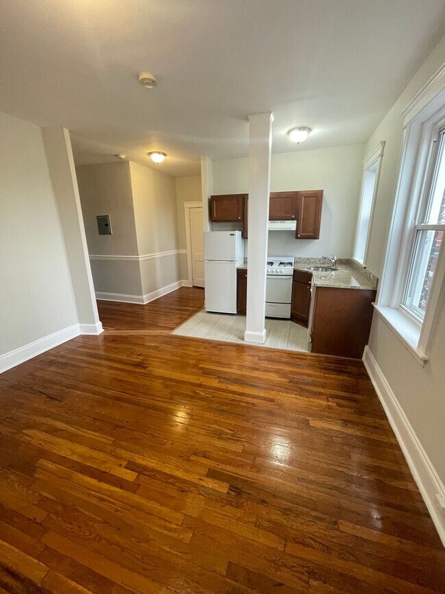 Building Photo - Renovated Allston Studio | Heat & Hot Wate...