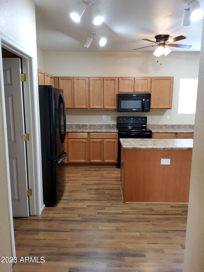 Building Photo - 6434 W Hackamore Dr