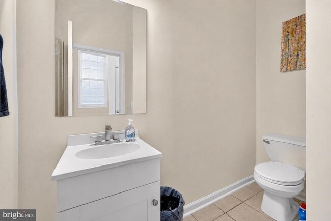 Building Photo - 33 Lindley Dr
