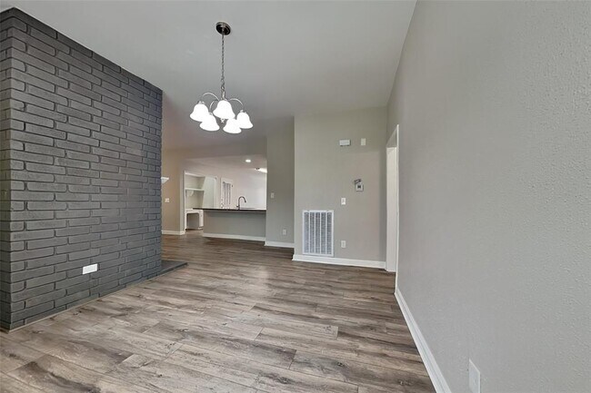 Foto del edificio - 3912 Ashwood Dr