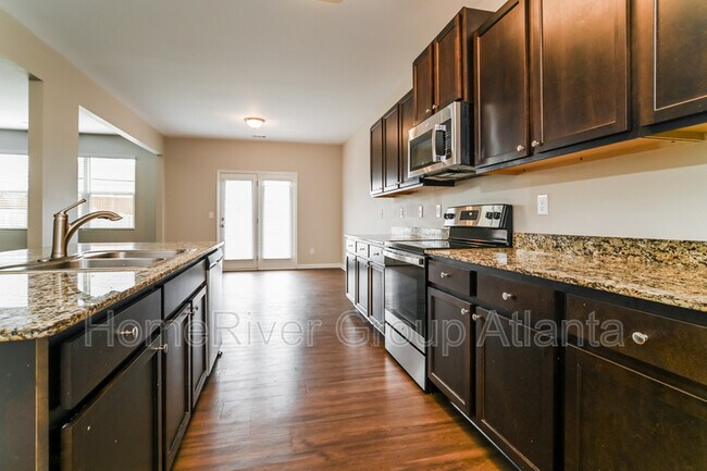 Building Photo - 613 Yazzie Pl