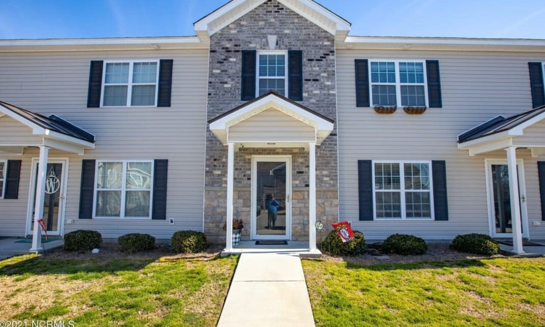 Primary Photo - 124 Chandler Dr