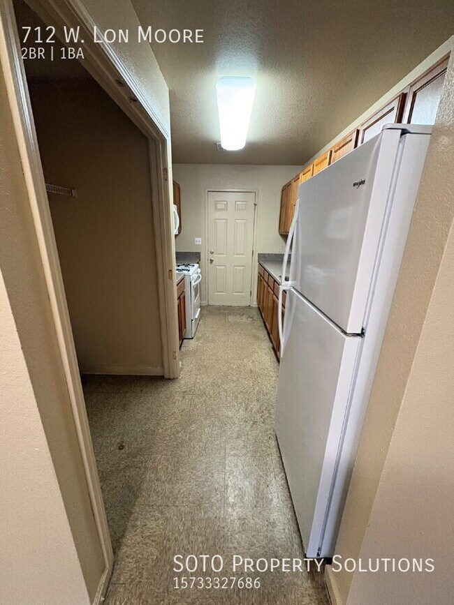 Foto del edificio - 712 Lon Moore St