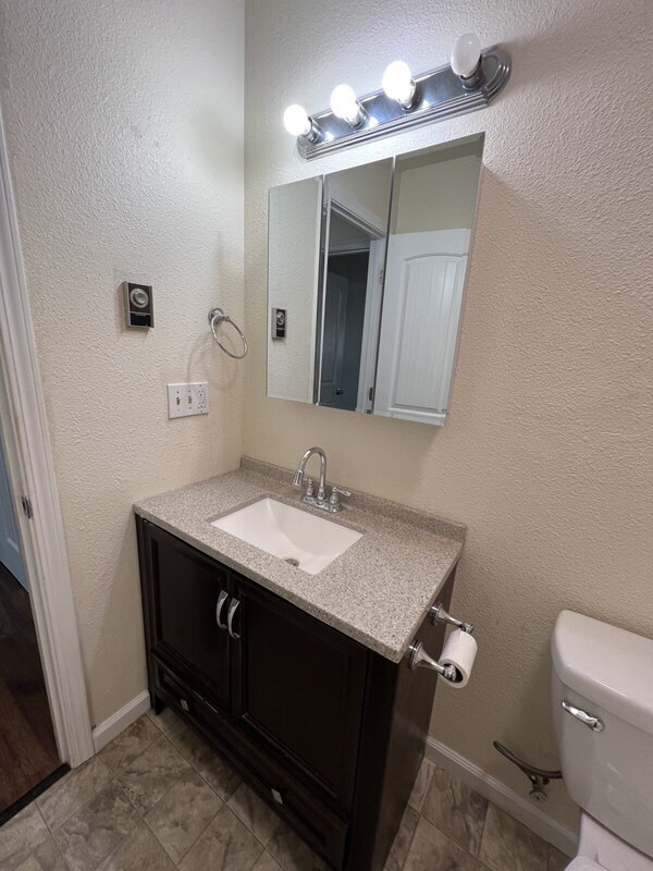 Foto del edificio - 1826 N Crestmont Dr