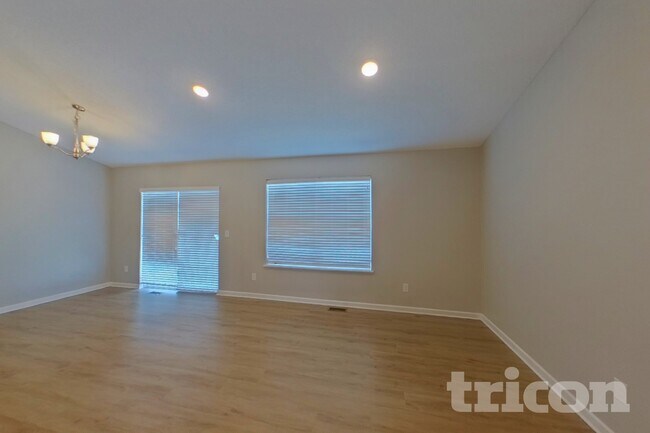 Foto del edificio - 15225 Emory Ave