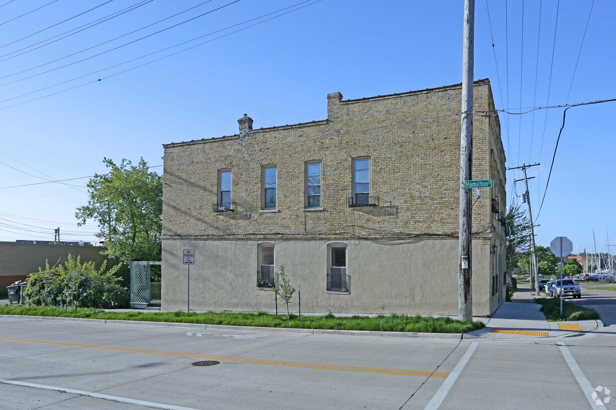 Building Photo - 1133 N Wisconsin St