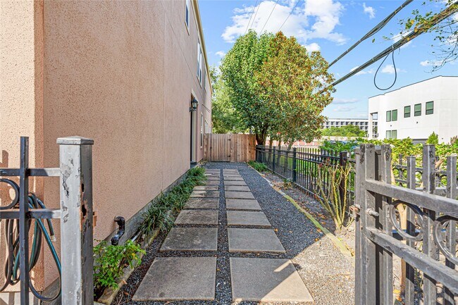 Foto del edificio - 112 White Dr